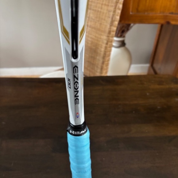YONEX EZONE 100 Racquet: Naomi Osaka Gold Edition 4 3/8 grip - Picture 6 of 9